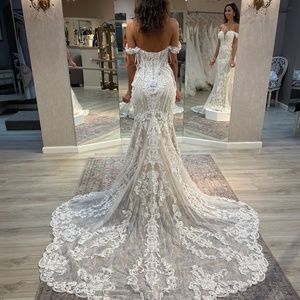 Never Worn Martina Liana 1060 Wedding Dress